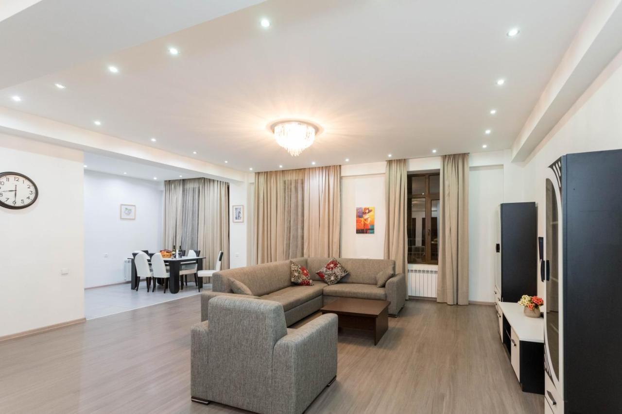 Apartment In The City Center Lll Тбилиси Экстерьер фото